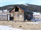 Tours in Olkhon - Abandoned house in Uzuri bay